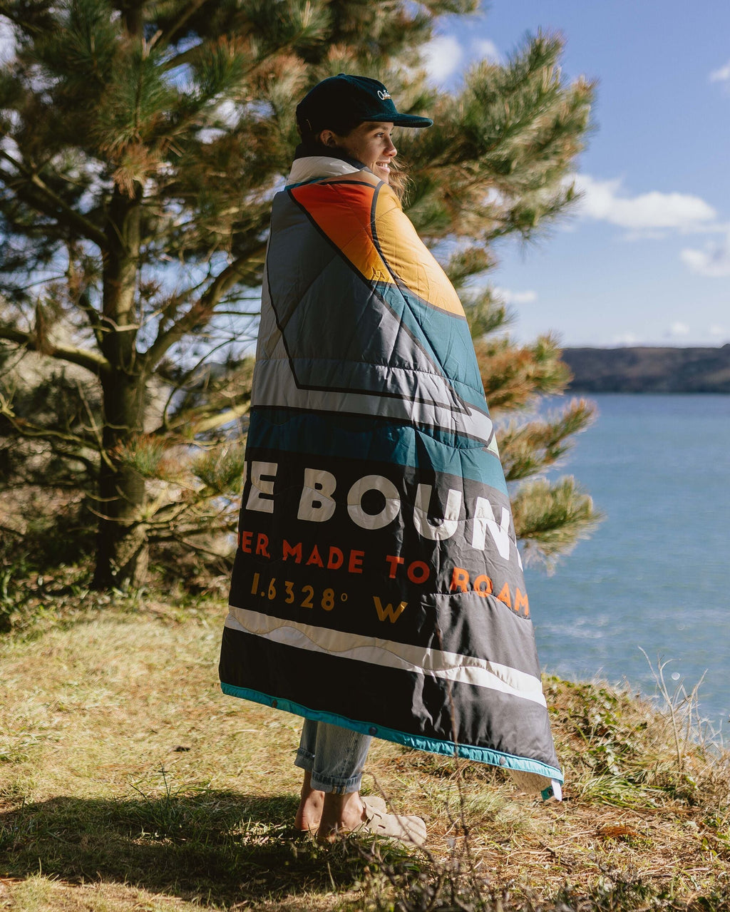 Cabin Recycled Sherpa Blanket - Black 'Nowhere Bound' Print