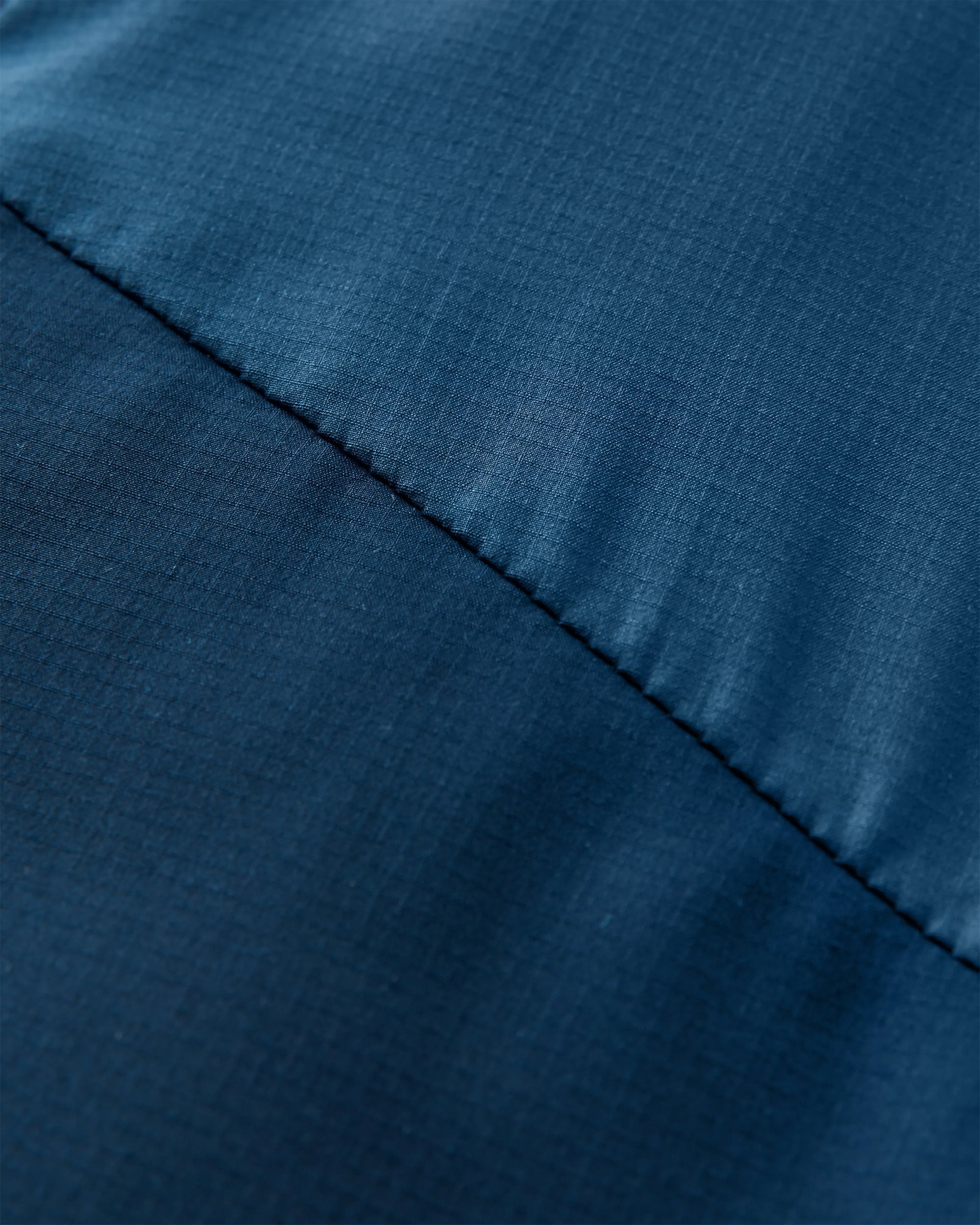 Daybreak Lightweight Recycled Thermore® Insulated Jacket - Rich Navy/Dark Denim/Arctic