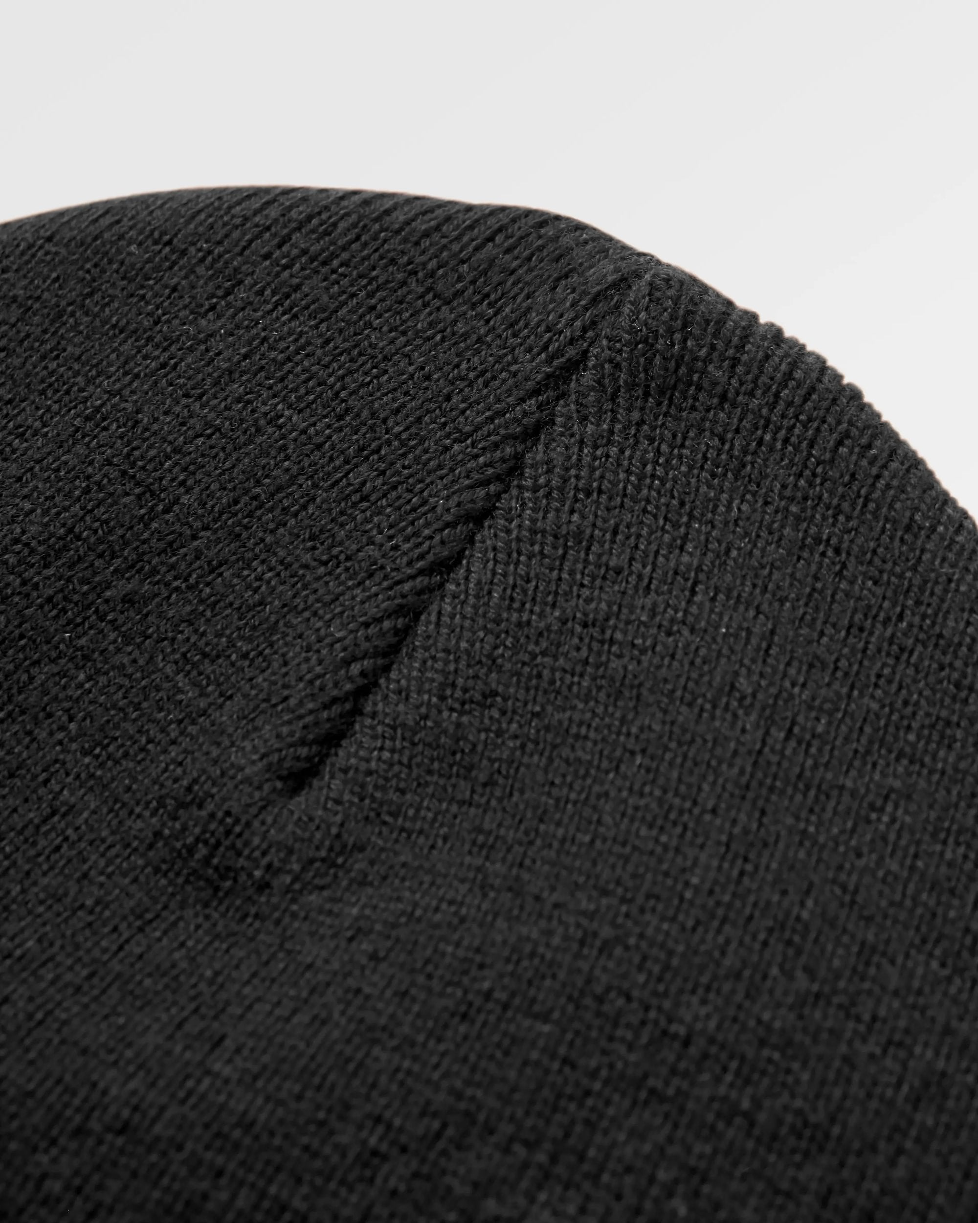 Core Recycled High-Top Beanie - Black