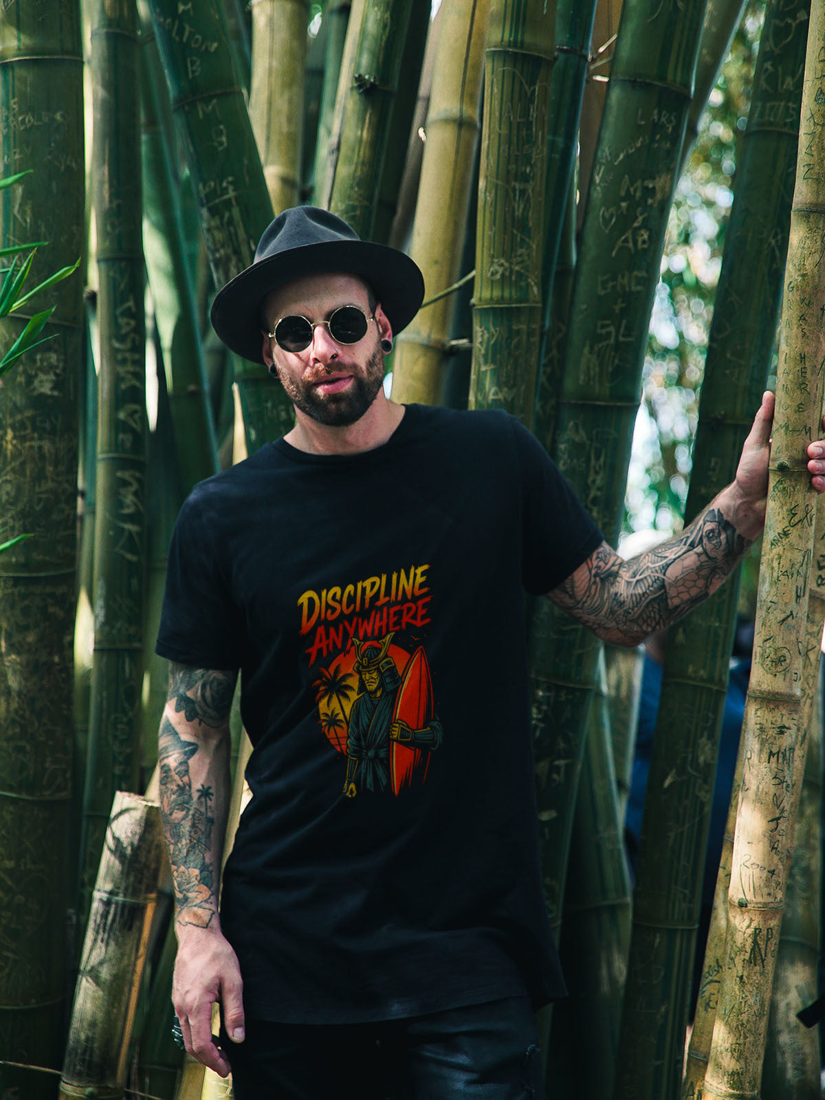 Samurai Surfboard Sunset Graphic Tee – Men’s Black 180 GSM Cotton