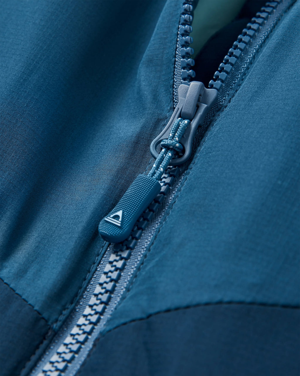 Daybreak Lightweight Recycled Thermore® Insulated Jacket - Rich Navy/Dark Denim/Arctic